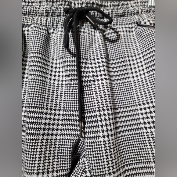 David Lerner Slim Track Jogger with Trim Small Houndstooth Red Stripe Evereve - Picture 8 of 12